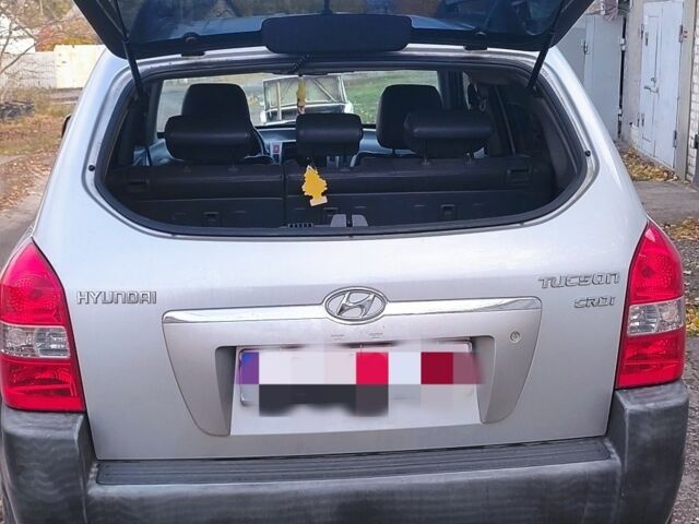 Серый Хендай Туксон, объемом двигателя 2 л и пробегом 264 тыс. км за 4500 $, фото 8 на Automoto.ua