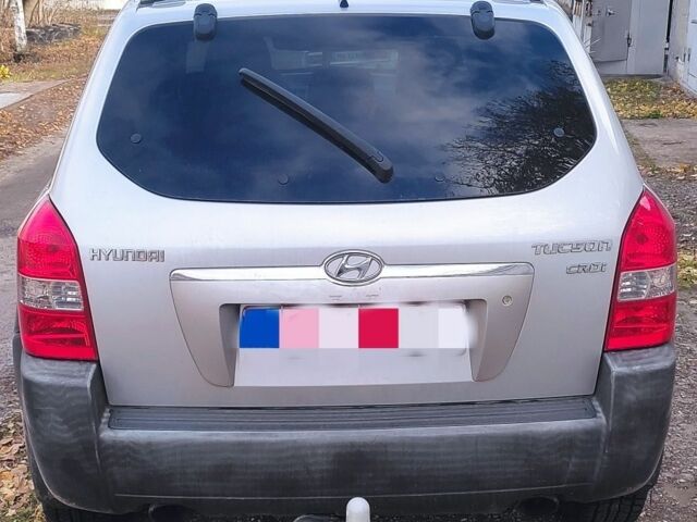 Серый Хендай Туксон, объемом двигателя 2 л и пробегом 264 тыс. км за 4500 $, фото 7 на Automoto.ua