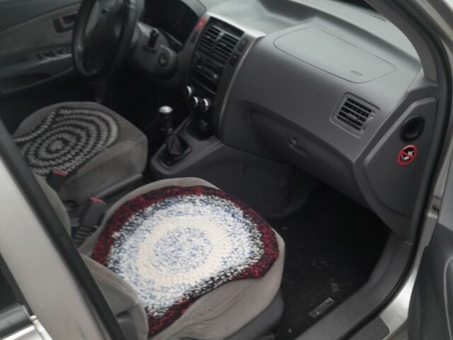 Сірий Хендай Туксон, об'ємом двигуна 2 л та пробігом 310 тис. км за 3884 $, фото 7 на Automoto.ua