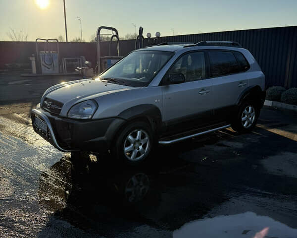Серый Хендай Туксон, объемом двигателя 1.99 л и пробегом 215 тыс. км за 5980 $, фото 6 на Automoto.ua