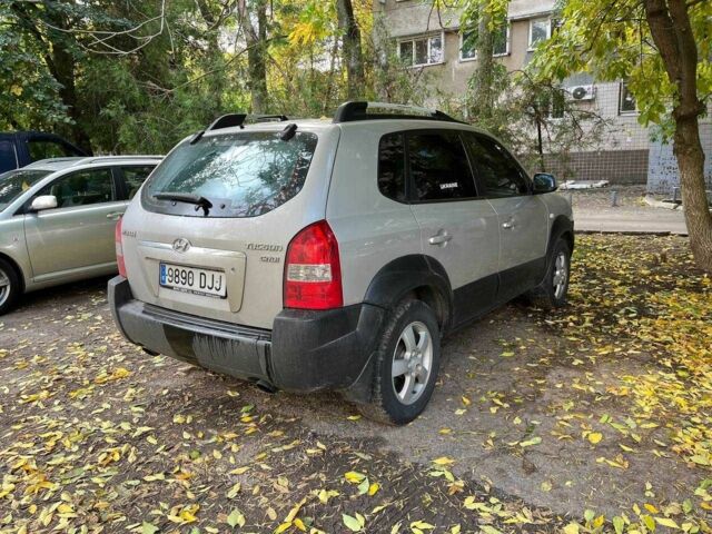 Серый Хендай Туксон, объемом двигателя 2 л и пробегом 100 тыс. км за 3700 $, фото 7 на Automoto.ua
