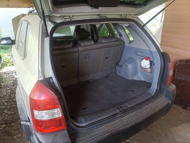 Хендай Туксон 2005 в Тячеве на Automoto.ua Серый Хендай Туксон, объемом двигателя 0 л и пробегом 245 тыс. км за 3700 $, фото 6 на Automoto.ua