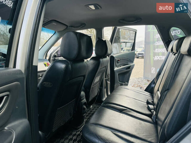 Серый Хендай Туксон, объемом двигателя 2 л и пробегом 182 тыс. км за 7200 $, фото 12 на Automoto.ua