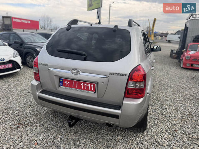 Серый Хендай Туксон, объемом двигателя 2 л и пробегом 155 тыс. км за 6989 $, фото 13 на Automoto.ua