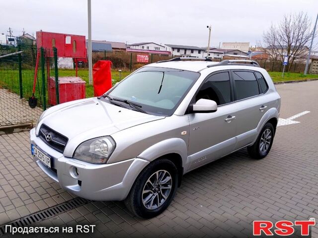 Сірий Хендай Туксон, об'ємом двигуна 2 л та пробігом 250 тис. км за 7800 $, фото 2 на Automoto.ua