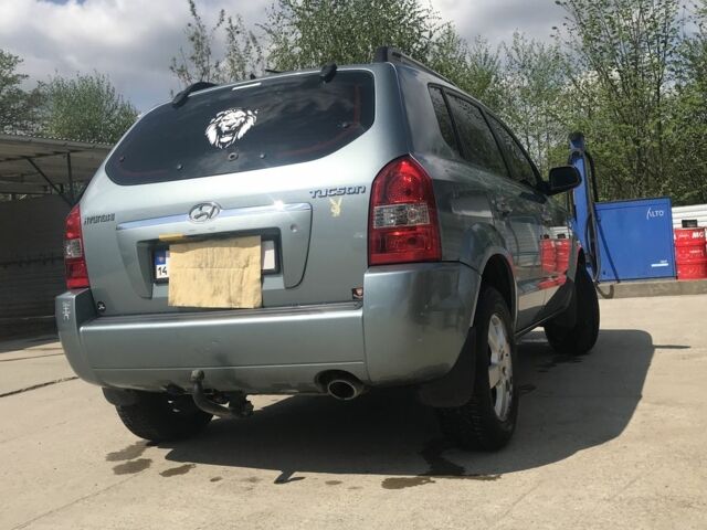 Серый Хендай Туксон, объемом двигателя 2 л и пробегом 240 тыс. км за 8100 $, фото 6 на Automoto.ua