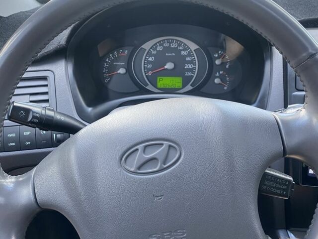 Серый Хендай Туксон, объемом двигателя 2.7 л и пробегом 172 тыс. км за 7500 $, фото 7 на Automoto.ua