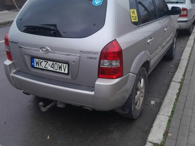 Сірий Хендай Туксон, об'ємом двигуна 2 л та пробігом 310 тис. км за 3884 $, фото 4 на Automoto.ua