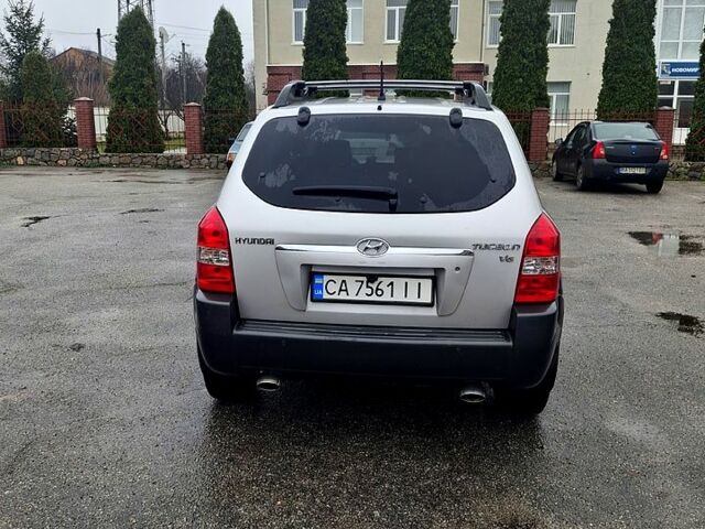 Сірий Хендай Туксон, об'ємом двигуна 2.7 л та пробігом 115 тис. км за 7200 $, фото 3 на Automoto.ua