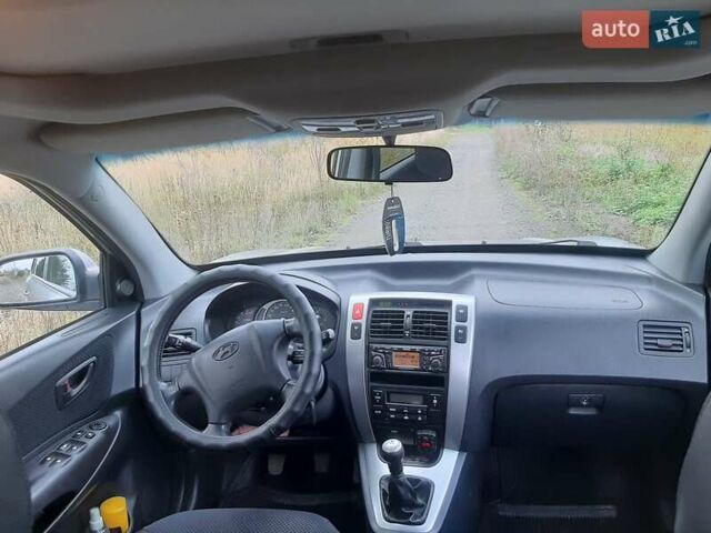 Хендай Туксон 2005 у Рівному на Automoto.ua Сірий Хендай Туксон, об'ємом двигуна 2 л та пробігом 220 тис. км за 6900 $, фото 5 на Automoto.ua