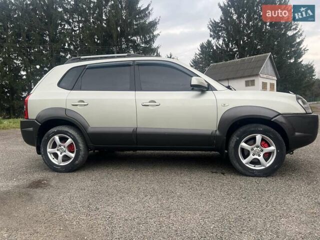 Серый Хендай Туксон, объемом двигателя 1.98 л и пробегом 205 тыс. км за 6700 $, фото 6 на Automoto.ua