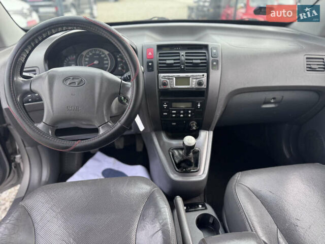 Серый Хендай Туксон, объемом двигателя 2 л и пробегом 155 тыс. км за 6989 $, фото 42 на Automoto.ua