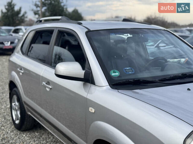 Серый Хендай Туксон, объемом двигателя 2 л и пробегом 155 тыс. км за 6989 $, фото 22 на Automoto.ua