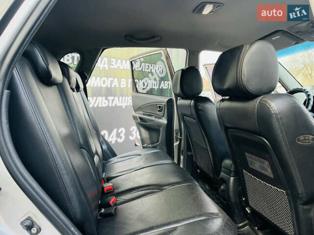 Серый Хендай Туксон, объемом двигателя 2 л и пробегом 182 тыс. км за 7200 $, фото 16 на Automoto.ua