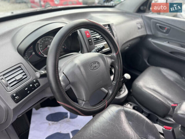 Серый Хендай Туксон, объемом двигателя 2 л и пробегом 155 тыс. км за 6989 $, фото 31 на Automoto.ua