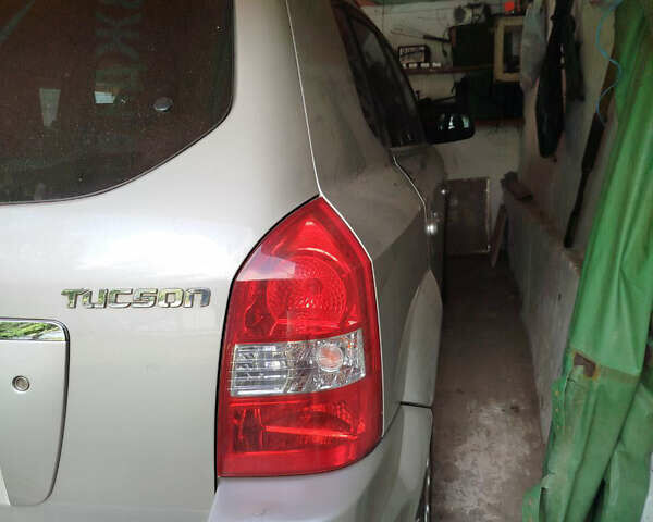 Сірий Хендай Туксон, об'ємом двигуна 1.98 л та пробігом 203 тис. км за 7200 $, фото 8 на Automoto.ua