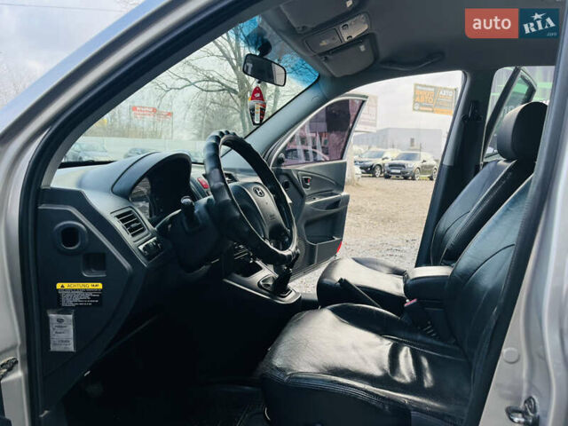 Серый Хендай Туксон, объемом двигателя 2 л и пробегом 182 тыс. км за 7200 $, фото 8 на Automoto.ua