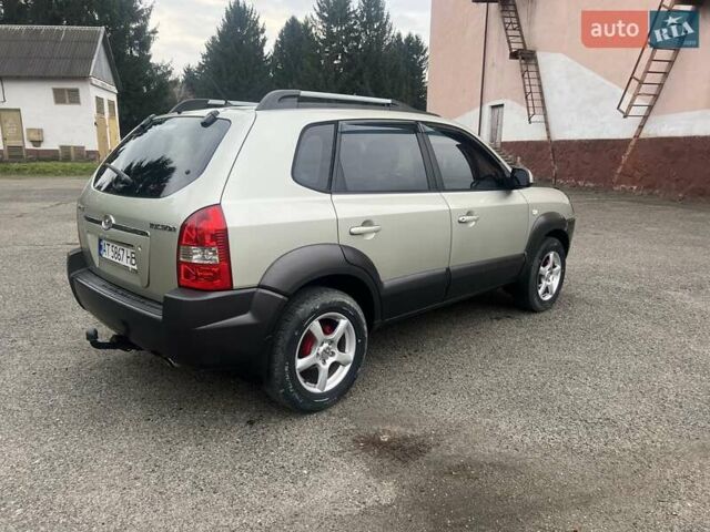 Серый Хендай Туксон, объемом двигателя 1.98 л и пробегом 205 тыс. км за 6700 $, фото 24 на Automoto.ua
