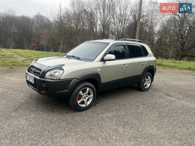 Серый Хендай Туксон, объемом двигателя 1.98 л и пробегом 205 тыс. км за 6700 $, фото 26 на Automoto.ua