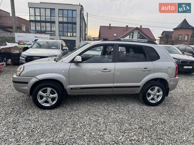 Серый Хендай Туксон, объемом двигателя 2 л и пробегом 155 тыс. км за 6989 $, фото 6 на Automoto.ua