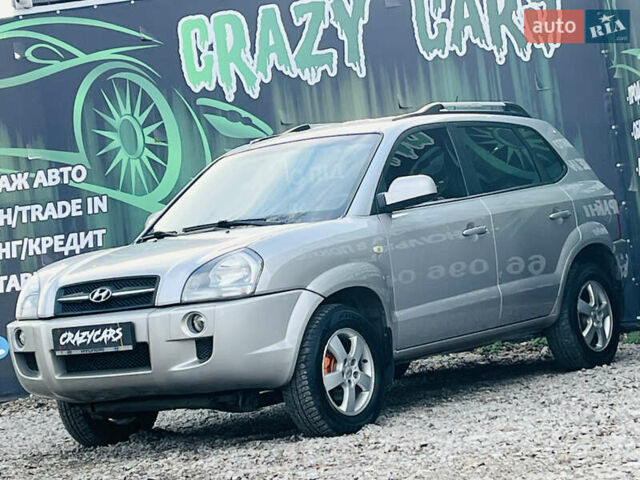 Серый Хендай Туксон, объемом двигателя 2 л и пробегом 182 тыс. км за 7200 $, фото 2 на Automoto.ua