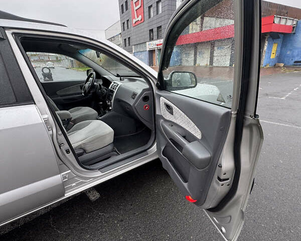 Серый Хендай Туксон, объемом двигателя 2 л и пробегом 163 тыс. км за 8350 $, фото 13 на Automoto.ua