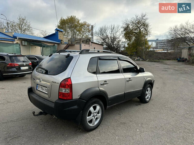 Сірий Хендай Туксон, об'ємом двигуна 2 л та пробігом 250 тис. км за 5850 $, фото 5 на Automoto.ua