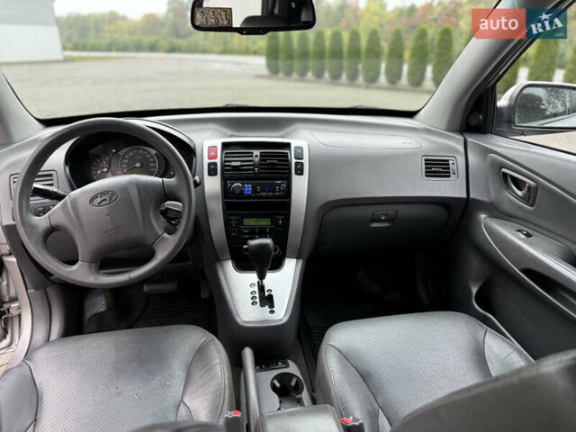 Сірий Хендай Туксон, об'ємом двигуна 1.99 л та пробігом 252 тис. км за 7700 $, фото 22 на Automoto.ua