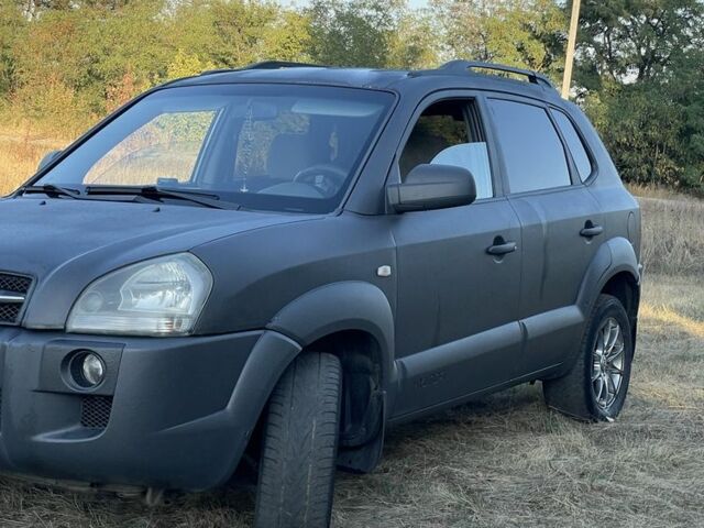 Сірий Хендай Туксон, об'ємом двигуна 2 л та пробігом 200 тис. км за 4365 $, фото 1 на Automoto.ua