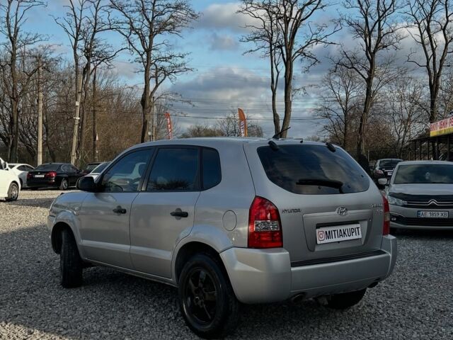 Сірий Хендай Туксон, об'ємом двигуна 0 л та пробігом 262 тис. км за 6800 $, фото 2 на Automoto.ua