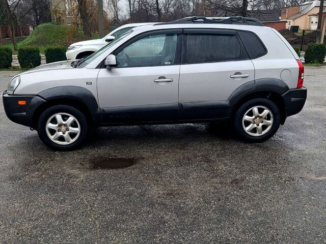 Сірий Хендай Туксон, об'ємом двигуна 2.7 л та пробігом 115 тис. км за 7200 $, фото 2 на Automoto.ua