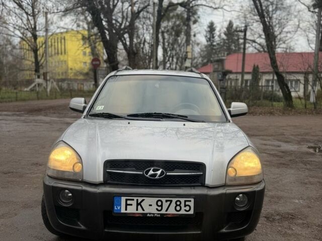 Сірий Хендай Туксон, об'ємом двигуна 2.7 л та пробігом 370 тис. км за 2900 $, фото 2 на Automoto.ua