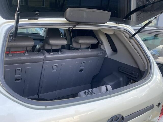 Серый Хендай Туксон, объемом двигателя 2.7 л и пробегом 172 тыс. км за 7500 $, фото 10 на Automoto.ua