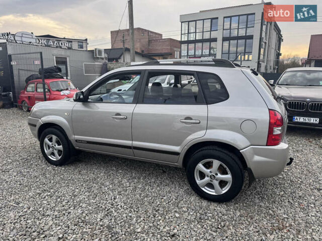 Серый Хендай Туксон, объемом двигателя 2 л и пробегом 155 тыс. км за 6989 $, фото 7 на Automoto.ua