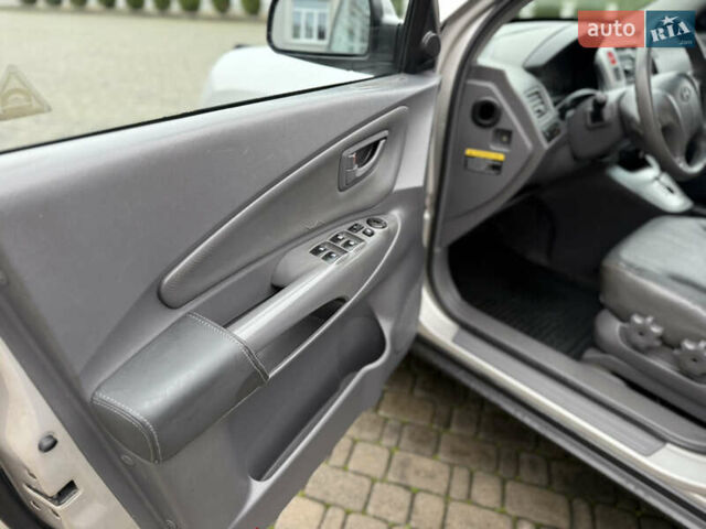 Сірий Хендай Туксон, об'ємом двигуна 1.99 л та пробігом 252 тис. км за 7700 $, фото 18 на Automoto.ua