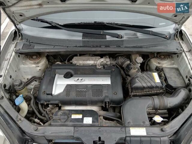Серый Хендай Туксон, объемом двигателя 1.98 л и пробегом 267 тыс. км за 7200 $, фото 16 на Automoto.ua