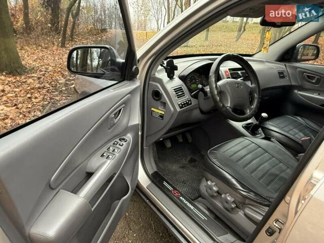 Серый Хендай Туксон, объемом двигателя 2 л и пробегом 248 тыс. км за 6599 $, фото 19 на Automoto.ua