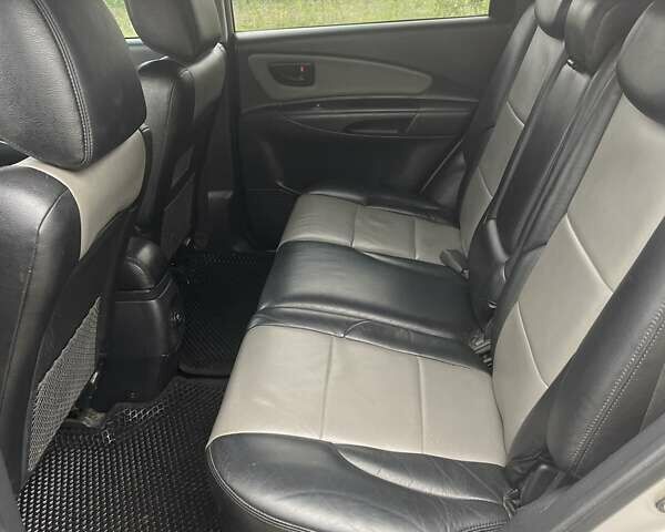 Серый Хендай Туксон, объемом двигателя 1.98 л и пробегом 269 тыс. км за 7300 $, фото 5 на Automoto.ua