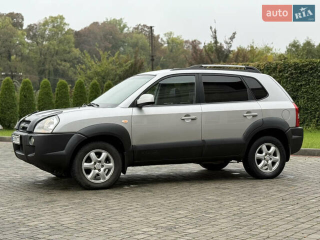 Сірий Хендай Туксон, об'ємом двигуна 1.99 л та пробігом 252 тис. км за 7700 $, фото 6 на Automoto.ua