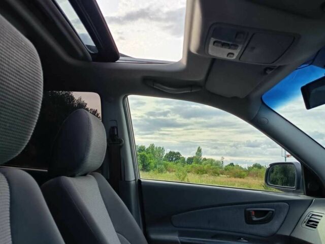 Серый Хендай Туксон, объемом двигателя 2 л и пробегом 196 тыс. км за 3500 $, фото 10 на Automoto.ua