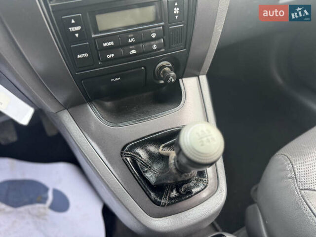 Серый Хендай Туксон, объемом двигателя 2 л и пробегом 155 тыс. км за 6989 $, фото 35 на Automoto.ua