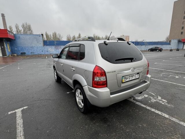 Серый Хендай Туксон, объемом двигателя 2 л и пробегом 163 тыс. км за 8350 $, фото 3 на Automoto.ua