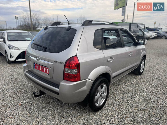 Серый Хендай Туксон, объемом двигателя 2 л и пробегом 155 тыс. км за 6989 $, фото 16 на Automoto.ua