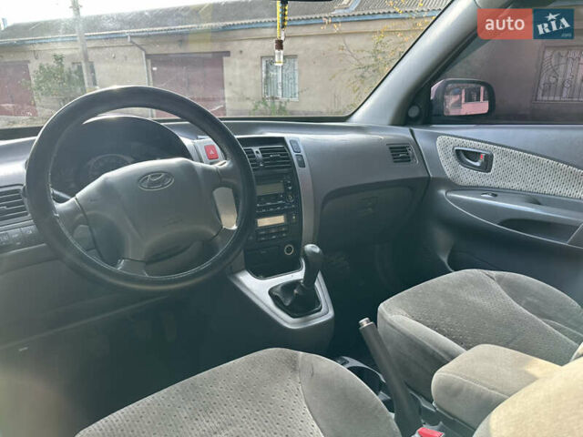 Сірий Хендай Туксон, об'ємом двигуна 2 л та пробігом 250 тис. км за 5850 $, фото 17 на Automoto.ua