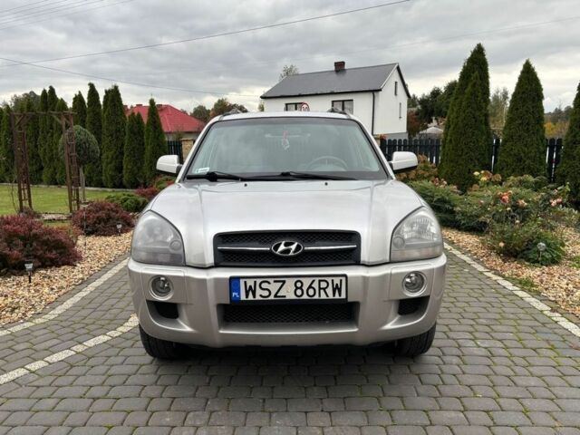 Серый Хендай Туксон, объемом двигателя 2 л и пробегом 210 тыс. км за 2350 $, фото 1 на Automoto.ua