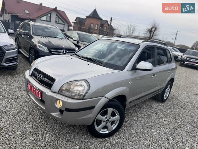 Серый Хендай Туксон, объемом двигателя 2 л и пробегом 155 тыс. км за 6989 $, фото 3 на Automoto.ua