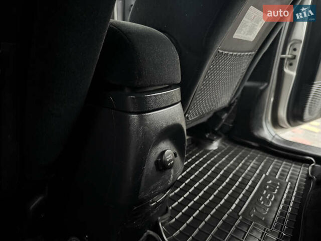 Сірий Хендай Туксон, об'ємом двигуна 1.99 л та пробігом 290 тис. км за 6450 $, фото 27 на Automoto.ua