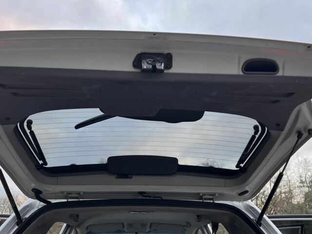 Сірий Хендай Туксон, об'ємом двигуна 2 л та пробігом 187 тис. км за 7650 $, фото 18 на Automoto.ua