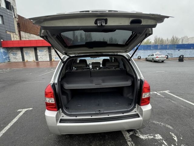 Серый Хендай Туксон, объемом двигателя 2 л и пробегом 163 тыс. км за 8350 $, фото 11 на Automoto.ua