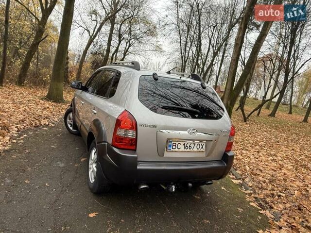 Серый Хендай Туксон, объемом двигателя 2 л и пробегом 248 тыс. км за 6599 $, фото 10 на Automoto.ua